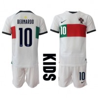Camiseta Portugal Bernardo Silva #10 Visitante Equipación para niños Mundial 2022 manga corta (+ pantalones cortos)